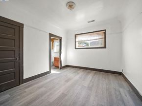 486 Mcauley St, Oakland CA 94609