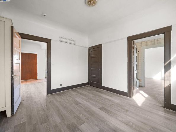 486 Mcauley St, Oakland CA 94609
