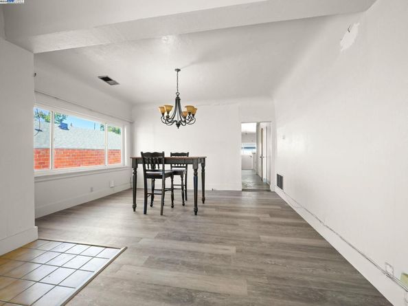 486 Mcauley St, Oakland CA 94609