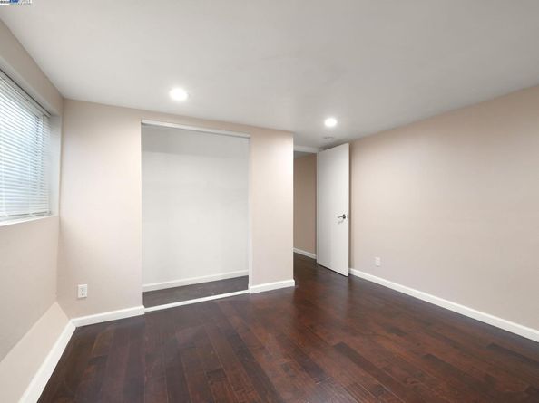 486 Mcauley St, Oakland CA 94609