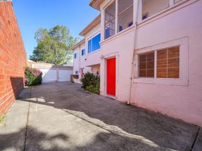 486 Mcauley St, Oakland CA 94609