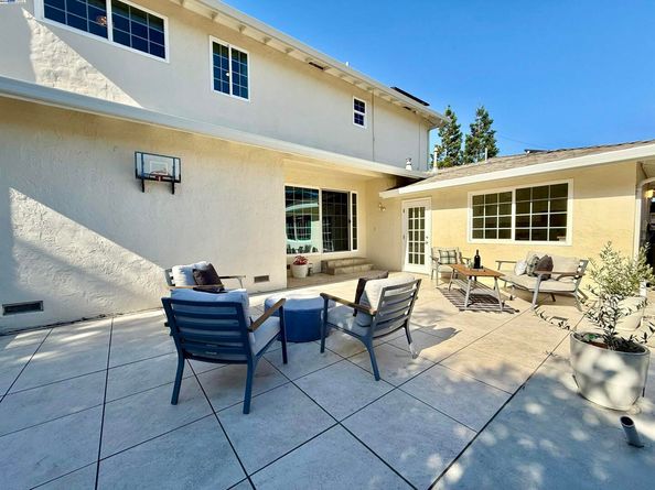 2153 Lakeview Dr, San Leandro CA 94577