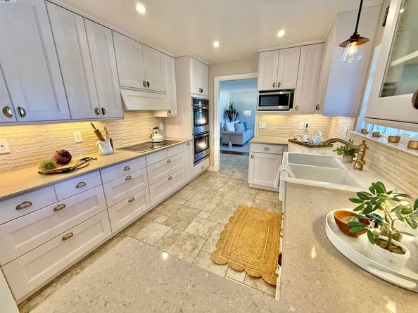 2153 Lakeview Dr, San Leandro CA 94577