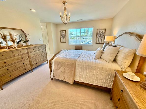 2153 Lakeview Dr, San Leandro CA 94577