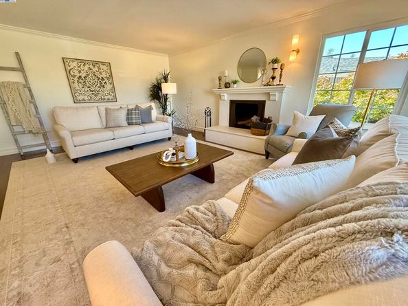 2153 Lakeview Dr, San Leandro CA 94577