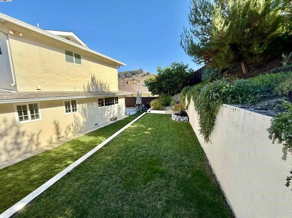 2153 Lakeview Dr, San Leandro CA 94577