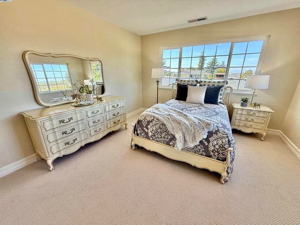 2153 Lakeview Dr, San Leandro CA 94577