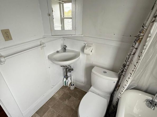 37 Nicholl Ave, Richmond CA 94801