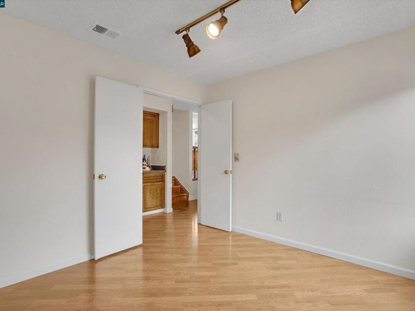 1112 Dennis Ct, Rodeo CA 94572