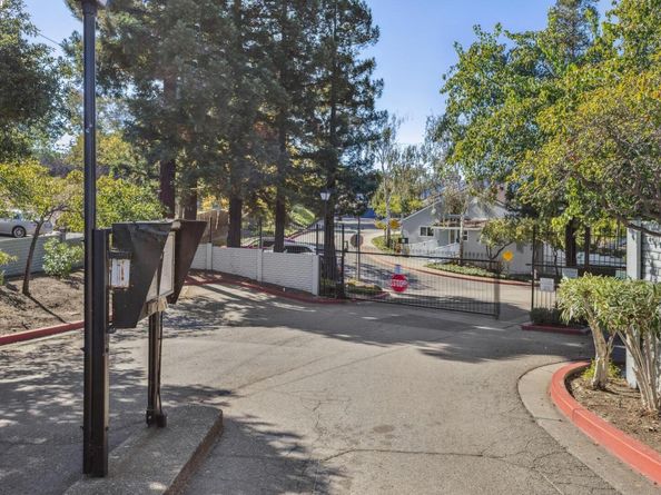 24735 Garwood Glen Dr, Hayward CA 94541