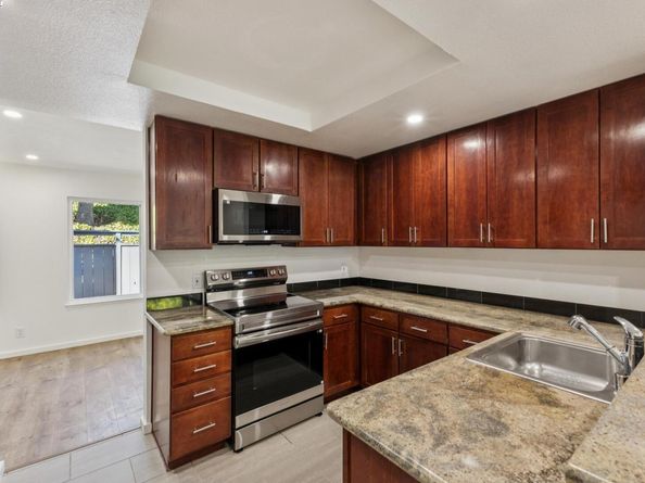 24735 Garwood Glen Dr, Hayward CA 94541