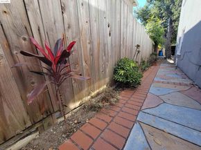 2001 E 27Th St, Oakland CA 94606