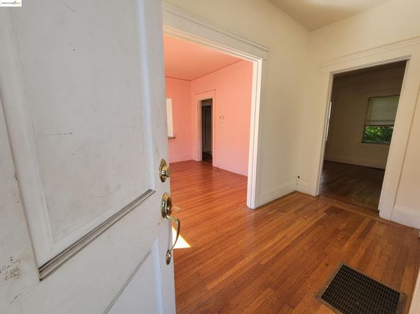 2001 E 27Th St, Oakland CA 94606