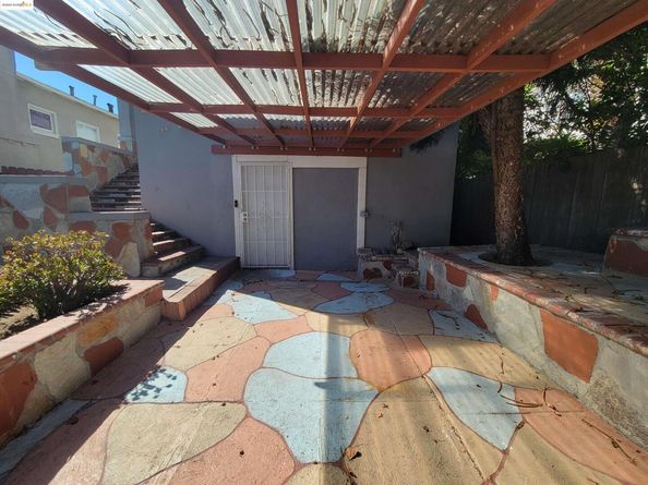 2001 E 27Th St, Oakland CA 94606