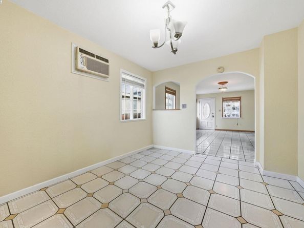 10507 Russet St, Oakland CA 94603