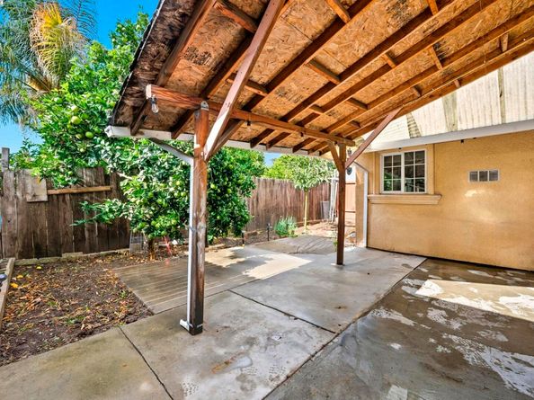 10507 Russet St, Oakland CA 94603