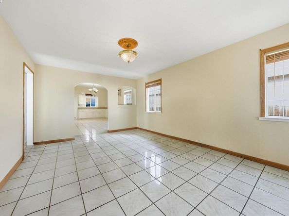 10507 Russet St, Oakland CA 94603