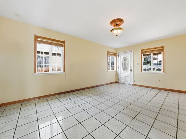 10507 Russet St, Oakland CA 94603