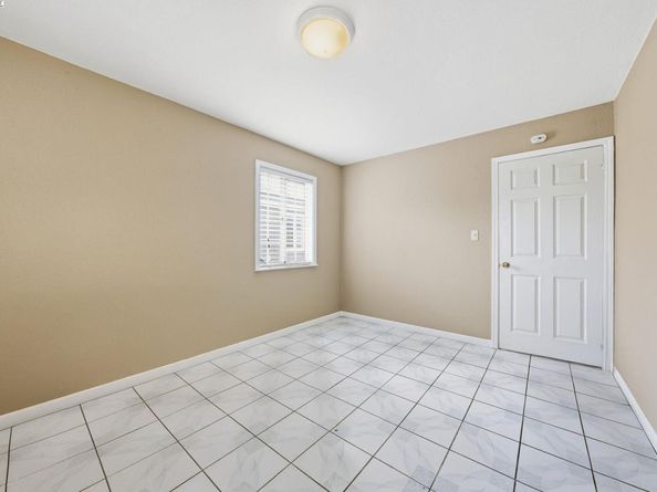 10507 Russet St, Oakland CA 94603