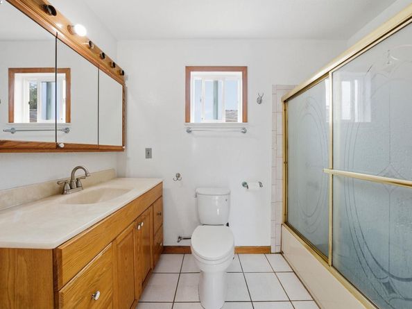 10507 Russet St, Oakland CA 94603