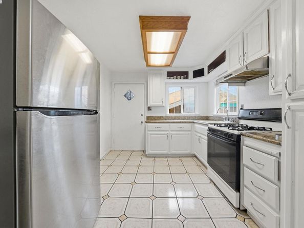10507 Russet St, Oakland CA 94603