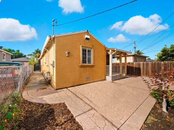 10507 Russet St, Oakland CA 94603
