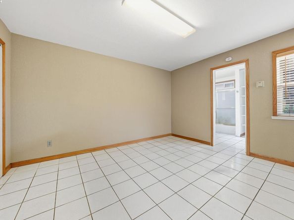 10507 Russet St, Oakland CA 94603