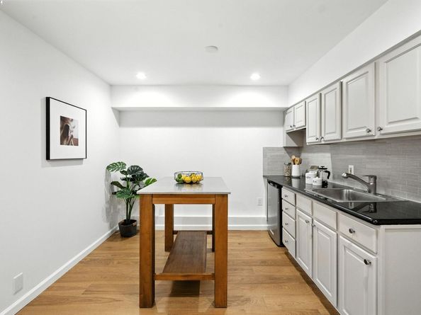 24 Riverton Dr, San Francisco CA 94132