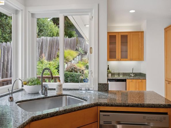 6141 Broadway Ter, Oakland CA 94618