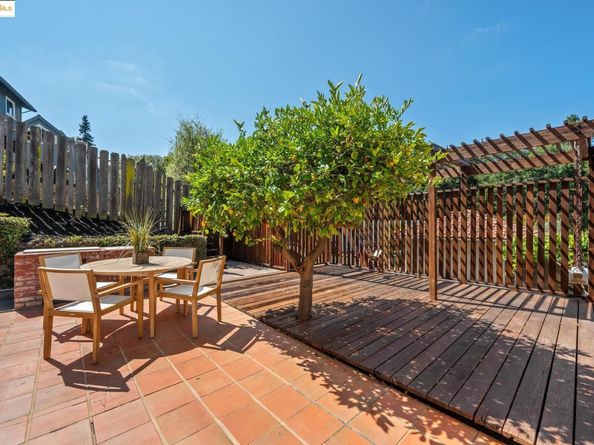 6141 Broadway Ter, Oakland CA 94618