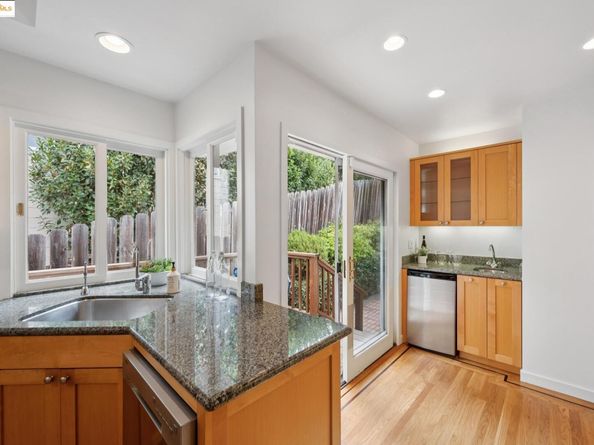 6141 Broadway Ter, Oakland CA 94618