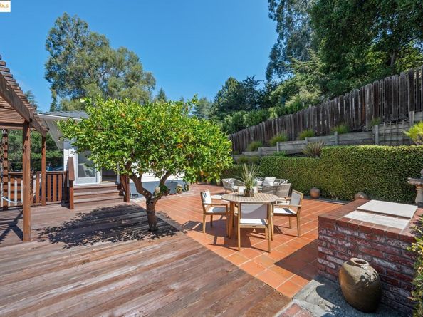 6141 Broadway Ter, Oakland CA 94618