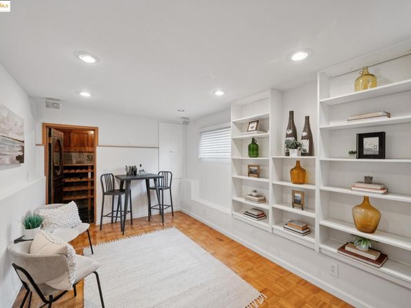 6141 Broadway Ter, Oakland CA 94618