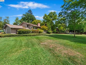 16 Rolling Green Cir