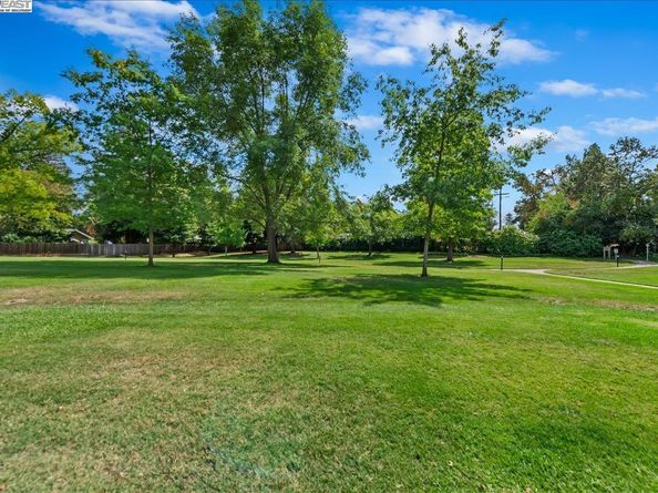 16 Rolling Green Cir, Pleasant Hill CA 94523