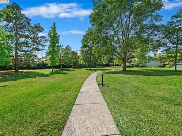 16 Rolling Green Cir, Pleasant Hill CA 94523