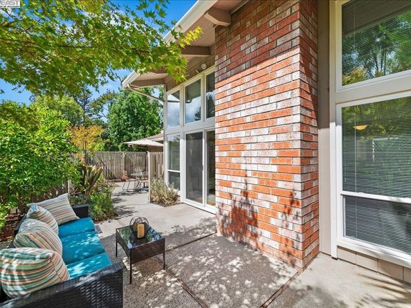 16 Rolling Green Cir, Pleasant Hill CA 94523