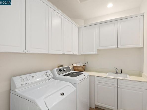 6 Whiting Ct, Moraga CA 94556