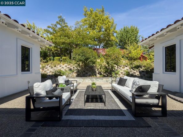 6 Whiting Ct, Moraga CA 94556