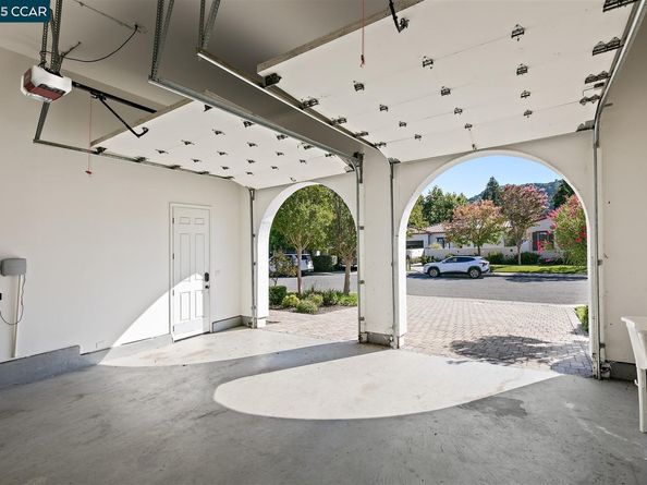 6 Whiting Ct, Moraga CA 94556