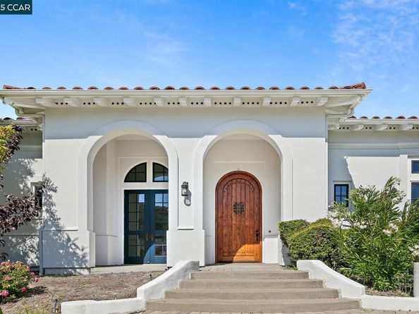 6 Whiting Ct, Moraga CA 94556