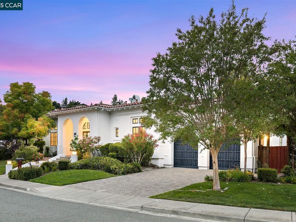 6 Whiting Ct, Moraga CA 94556