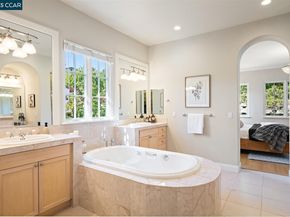 6 Whiting Ct, Moraga CA 94556
