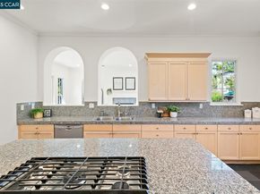 6 Whiting Ct, Moraga CA 94556