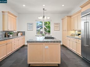 6 Whiting Ct, Moraga CA 94556