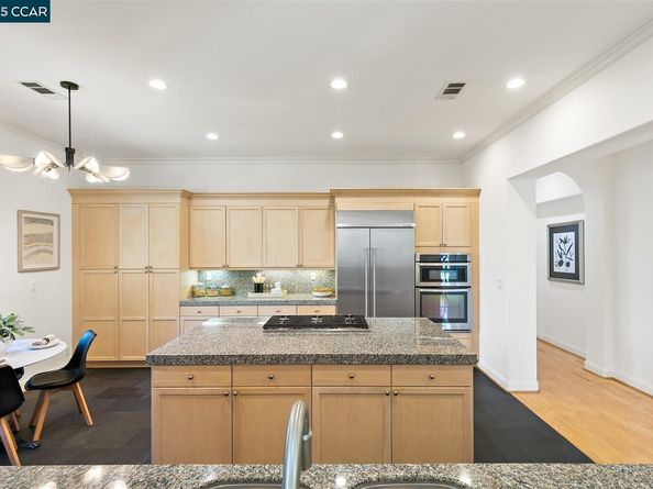 6 Whiting Ct, Moraga CA 94556