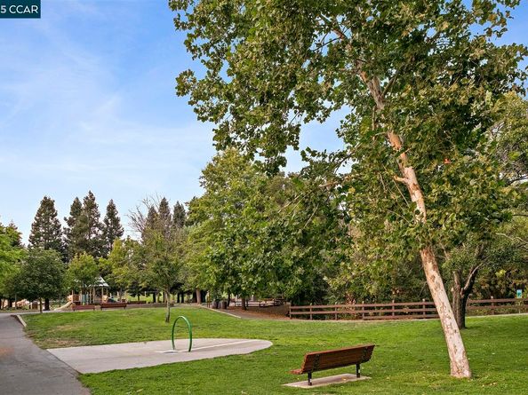 6 Whiting Ct, Moraga CA 94556