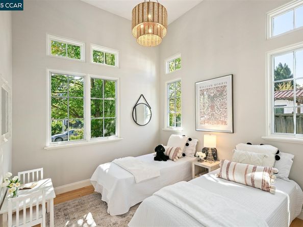 6 Whiting Ct, Moraga CA 94556