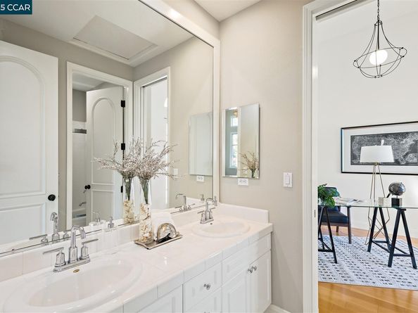 6 Whiting Ct, Moraga CA 94556