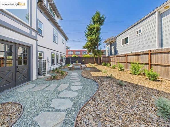 2602 Adeline St, Oakland CA 94607